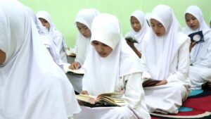 Membaca Al-Qur'an